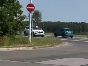 Svědek zachytil osudovou chybu řidiče. Jízdou v protisměru zabil sebe a dalšího šoféra